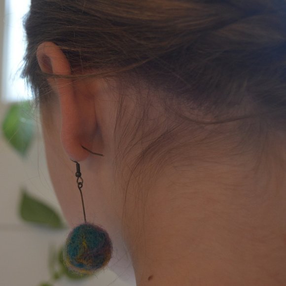 Felted multi-color hanging sphere shaped earrings - Picture 2 of 2